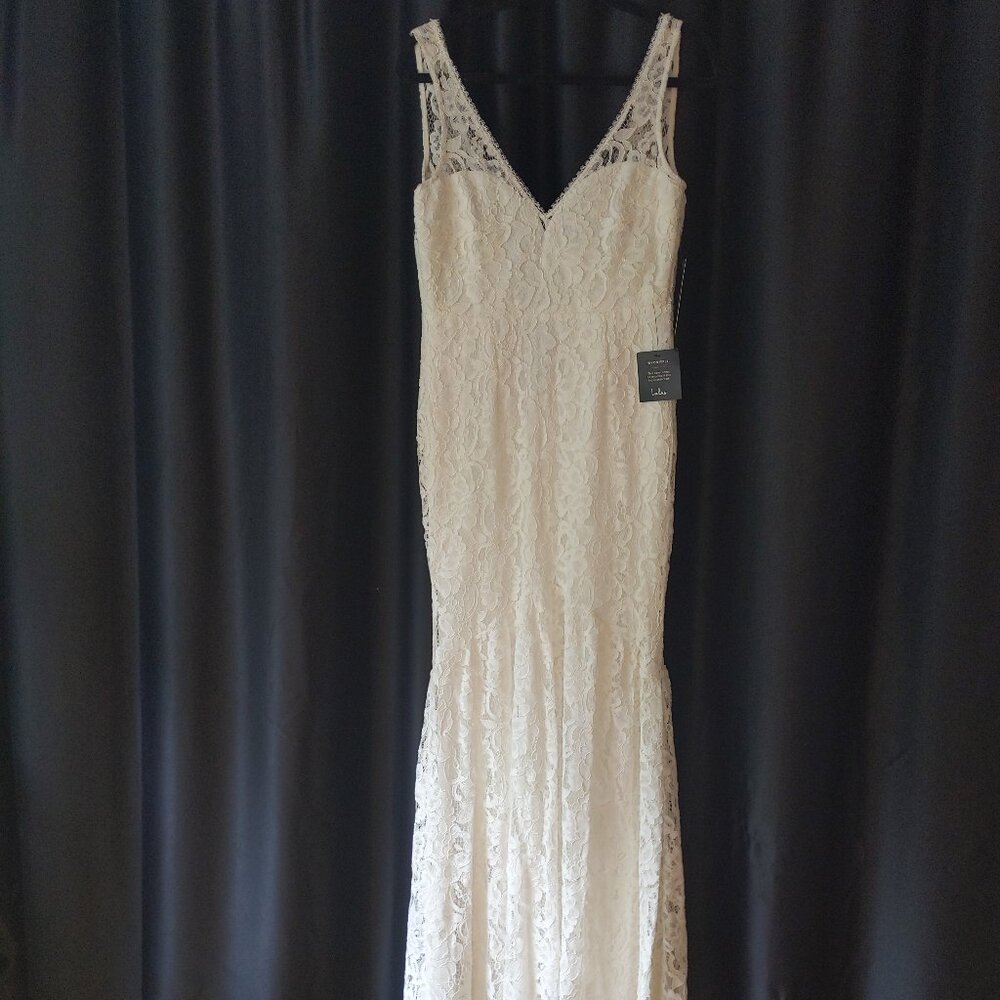 NEW lace wedding dress